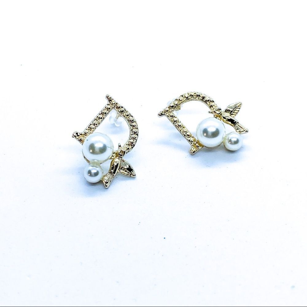 NWT Gold Letter “D”Faux Pearl Dove Fashion Earring